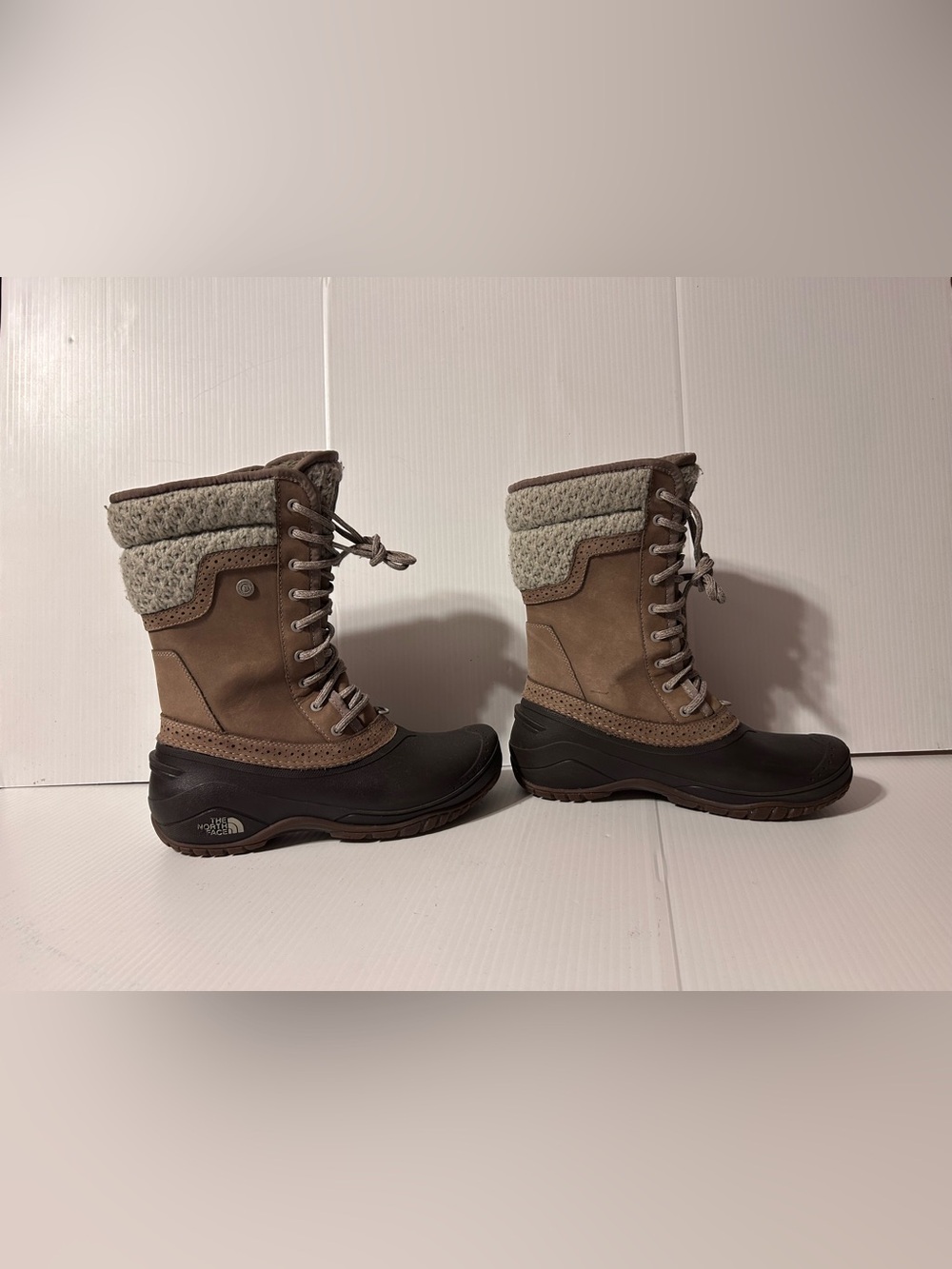 The North Face Shellista II mid winter snow leather boots women’s size 7.5